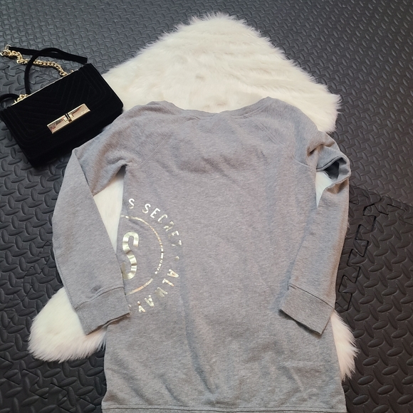 Victoria secret sweater - Picture 2 of 5